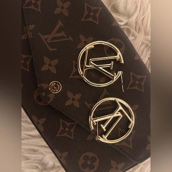 Louis Vuitton Bag AND earrings - Picture 1 of 6